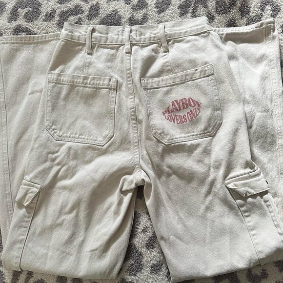 White Play boy by PacSun Cargos size
26 super cute - Picture 2 of 2